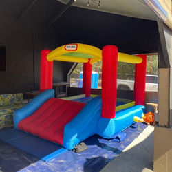 Happy Hoppers Bounce House: A Haven of Joy for Kids in Alaska